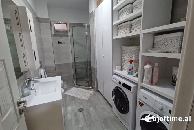 Shtepi me qera Apartament ne Tirane, 2+1, Mobilimi E mobiluar, Pagesa 700  Euro.