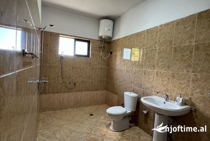 Shtepi me qera Apartament ne Tirane, 2+1, Mobilimi E mobiluar, Pagesa 700  Euro.