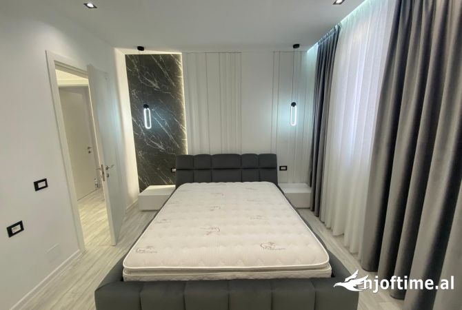 Shtepi ne shitje Apartament ne Tirane, 3+1, Mobilimi E mobiluar, Pagesa 275,000  Euro.