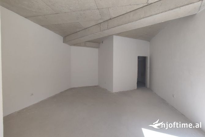 Ambient biznesi ne shitje 1+1 ne Tirane - 85,900 Euro
