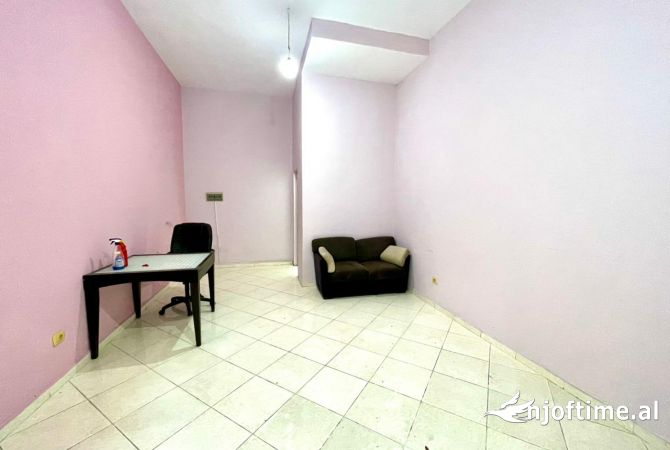 Ambient biznesi me qera 3+1 ne Tirane - 400 Euro