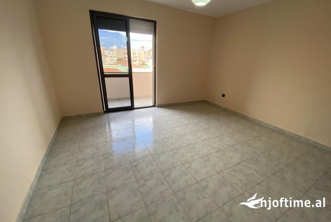 Shtepi me qera 2+1 ne Tirane - 370 Euro