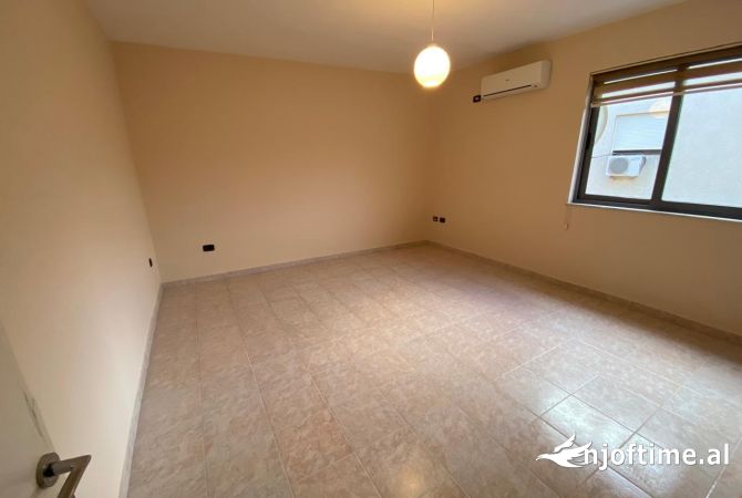 Shtepi me qera 2+1 ne Tirane - 370 Euro