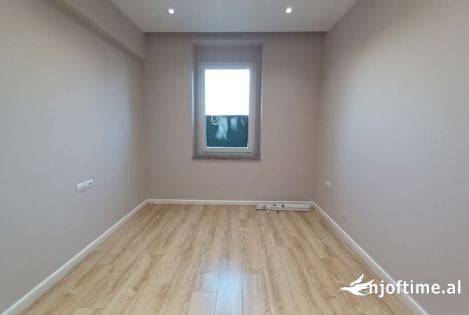Ambient biznesi me qera 3+1 ne Tirane - 750 Euro
