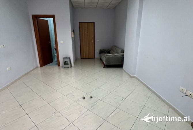 Ambient biznesi me qera 3+1 ne Tirane - 350 Euro