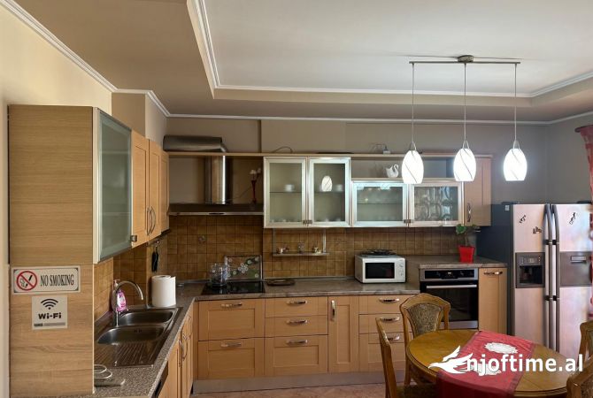 Shtepi me qera Apartament ne Tirane, 2+1, Mobilimi E mobiluar, Pagesa 900  Euro.