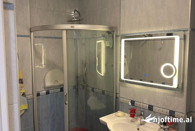 Shtepi me qera Apartament ne Tirane, 2+1, Mobilimi E mobiluar, Pagesa 900  Euro.