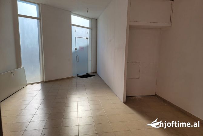 Ambient biznesi ne shitje 1+1 ne Tirane - 145,000 Euro