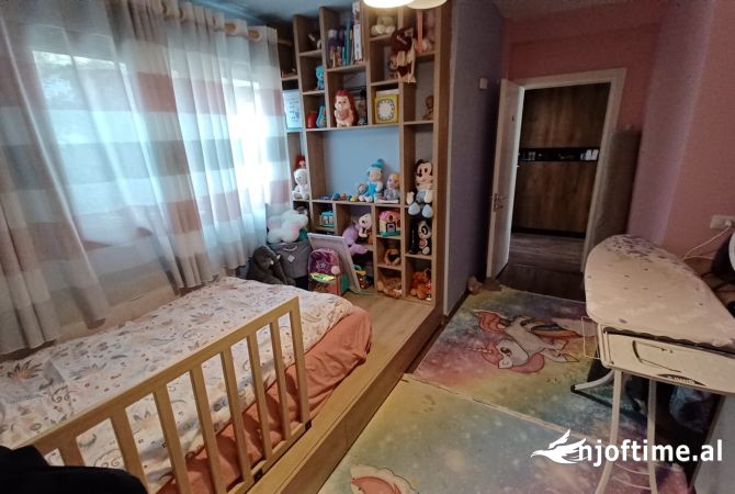 Shtepi ne shitje Apartament ne Tirane, 2+1, Mobilimi E mobiluar, Pagesa 240,000  Euro.