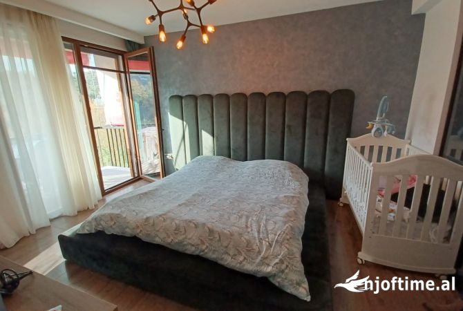 Shtepi ne shitje Apartament ne Tirane, 2+1, Mobilimi E mobiluar, Pagesa 240,000  Euro.