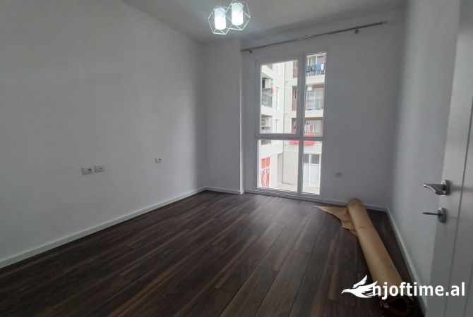Shtepi me qera Apartament ne Tirane, 2+1, Mobilimi Pjeserisht e mobiluar, Pagesa 550  Euro.
