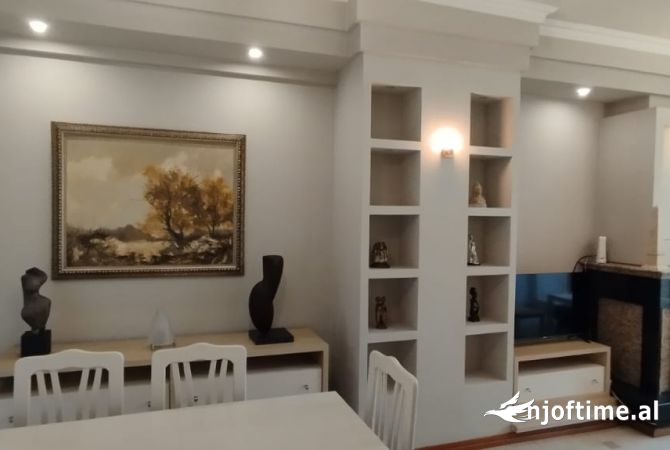 Shtepi me qera Apartament ne Tirane, 2+1, Mobilimi E mobiluar, Pagesa 1,500  Euro.