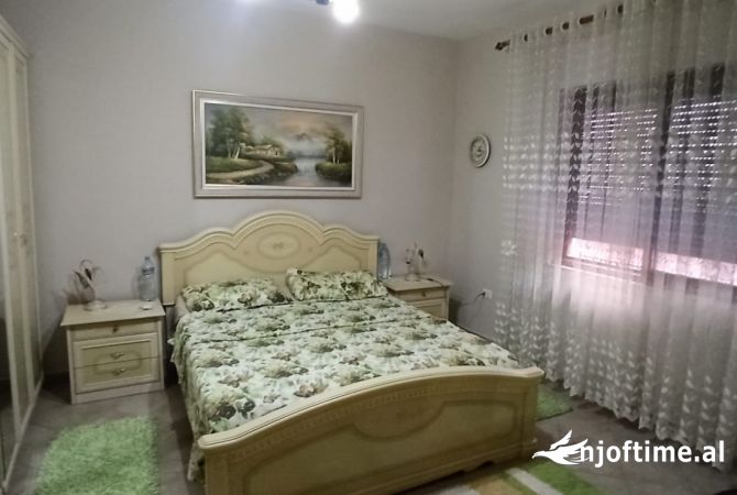 Shtepi ne shitje Vila Luksoze ne Tirane, 2+1, Mobilimi E mobiluar, Pagesa 294,000  Euro.