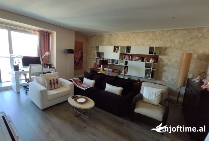 Shtepi me qera 2+1 ne Tirane - 2,200 Euro