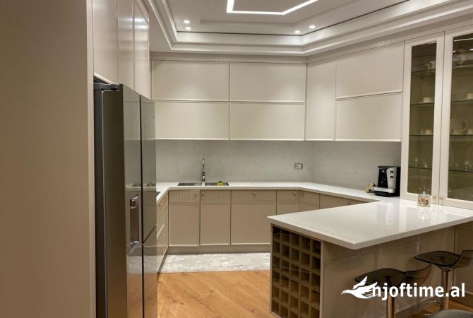 Shtepi ne shitje Apartament ne Tirane, 3+1, Mobilimi E mobiluar, Pagesa 450,000  Euro.