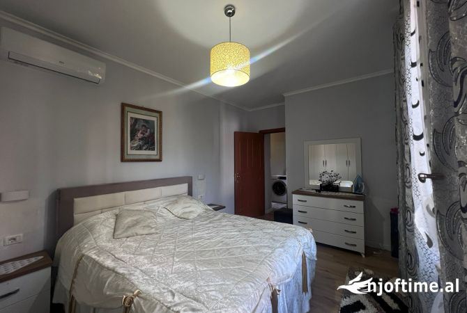 Shtepi me qera Apartament ne Tirane, 2+1, Mobilimi E mobiluar, Pagesa 400  Euro.