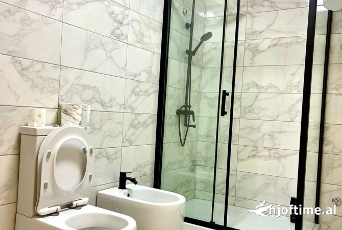 Shtepi ne shitje Apartament ne Tirane, 2+1, Mobilimi E mobiluar, Pagesa 245,000  Euro.