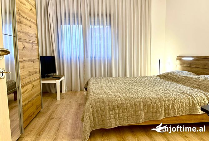 Shtepi ne shitje Apartament ne Tirane, 2+1, Mobilimi E mobiluar, Pagesa 245,000  Euro.