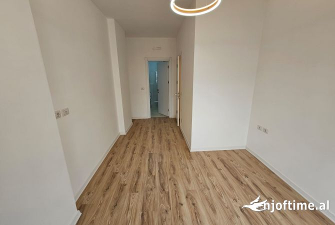 Shtepi ne shitje Apartament ne Tirane, 2+1, Mobilimi Bosh, pa mobiluar, Pagesa 147,000  Euro.