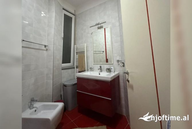 Shtepi me qera Apartament ne Tirane, 2+1, Mobilimi E mobiluar, Pagesa 800  Euro.