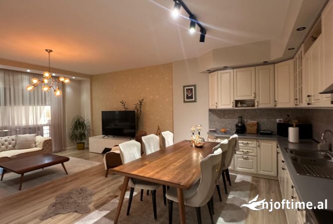 Shtepi ne shitje Apartament ne Tirane, 2+1, Mobilimi E mobiluar, Pagesa 275,000  Euro.