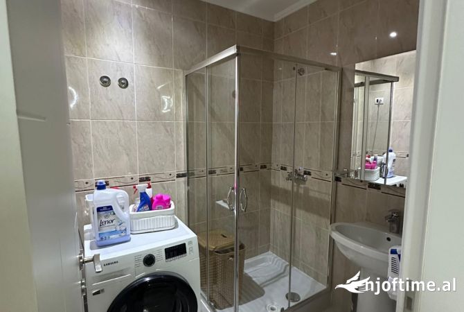 Shtepi ne shitje Apartament ne Tirane, 2+1, Mobilimi E mobiluar, Pagesa 275,000  Euro.