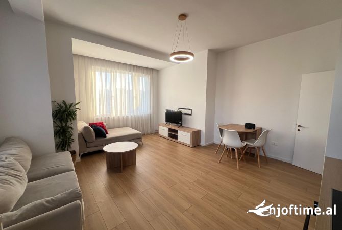 Shtepi me qera 2+1 ne Tirane - 1,600 Euro