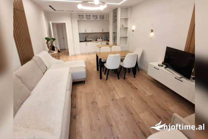 Shtepi me qera 2+1 ne Tirane - 1,000 Euro