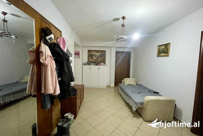Shtepi ne shitje 1+1 ne Tirane - 300,000 Euro