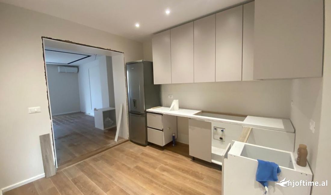 Shtepi me qera Apartament ne Tirane, 2+1, Mobilimi Bosh, pa mobiluar, Pagesa 1,100  Euro.