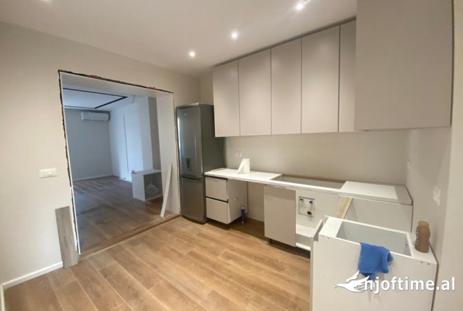 Prane "Petro Nini", Jepet Me Qira Apartament 2+1 I Sapoinvestuar!