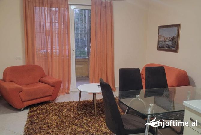 Shtepi me qera 2+1 ne Tirane - 550 Euro