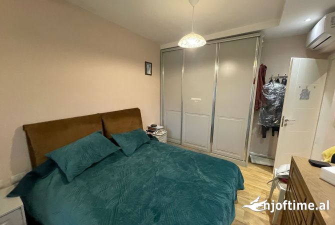 Shtepi ne shitje Apartament ne Tirane, 3+1, Mobilimi E mobiluar, Pagesa 200,000  Euro.