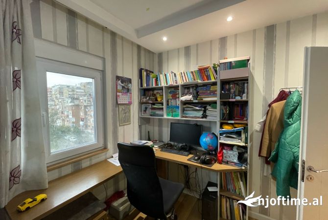 Shtepi ne shitje Apartament ne Tirane, 3+1, Mobilimi E mobiluar, Pagesa 200,000  Euro.