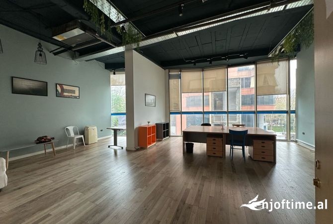 Ambient biznesi me qera 3+1 ne Tirane - 1,500 Euro