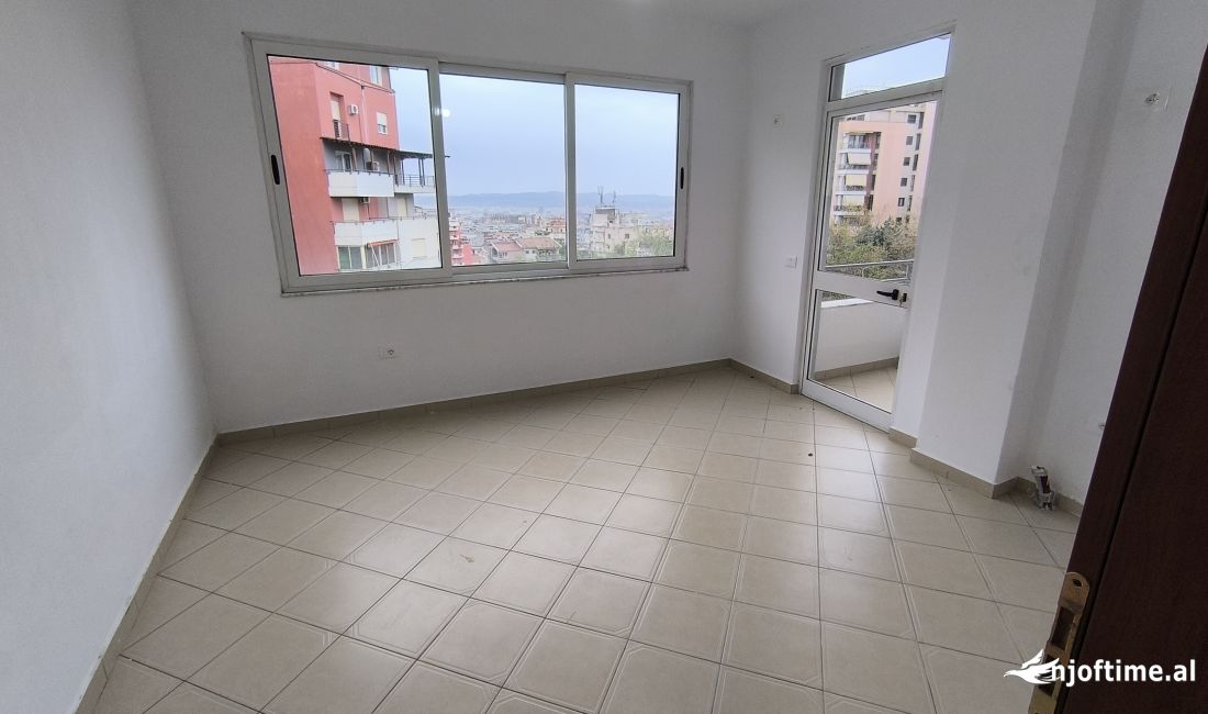 Shtepi ne shitje Apartament ne Tirane, 1+1, Mobilimi Bosh, pa mobiluar, Pagesa 84,000  Euro.