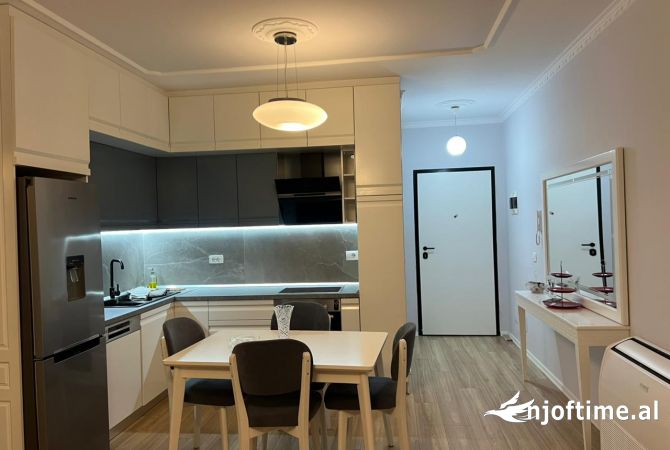 Shtepi me qera 2+1 ne Tirane - 800 Euro