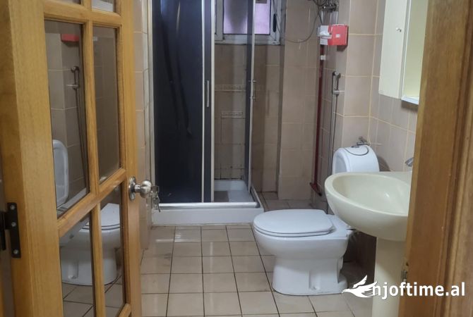 Shtepi me qera Apartament ne Tirane, 2+1, Mobilimi E mobiluar, Pagesa 600  Euro.