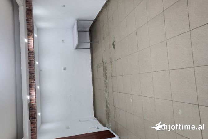 Ambient biznesi me qera 1+1 ne Tirane - 45,000 Leke