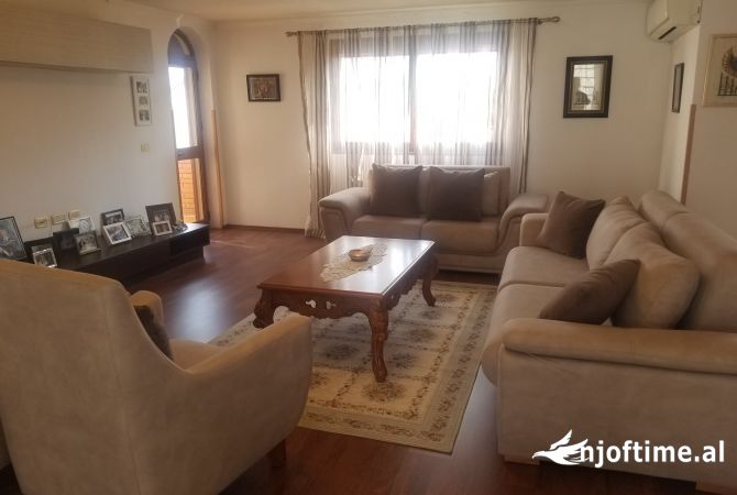 Shtepi ne shitje 5+1 ne Tirane - 429,000 Euro