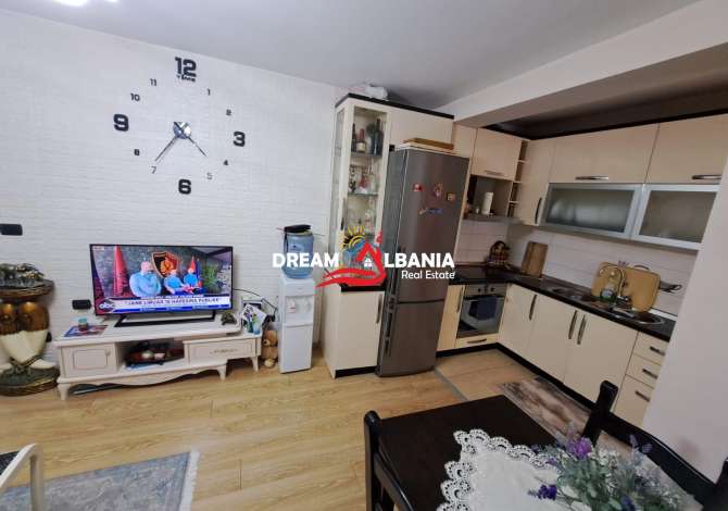 Shtepi ne shitje Apartament ne Tirane, 2+1, Mobilimi E mobiluar, Pagesa 98,000  Euro.