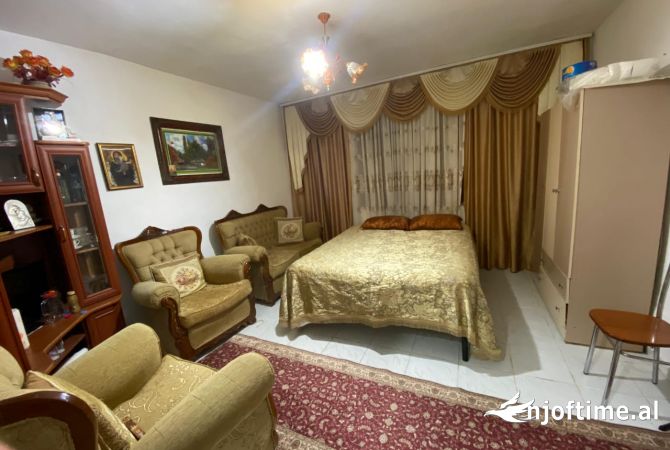 Shtepi me qera 2+1 ne Tirane - 39,900 Leke