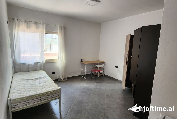 Shtepi me qera 3+1 ne Tirane - 27,900 Leke