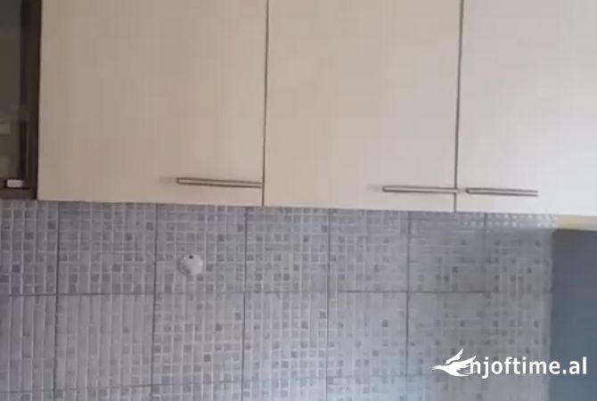 Shtepi me qera Duplex(shtepi me 2 kate) ne Tirane, 1+1, Mobilimi E mobiluar, Pagesa 25,000  Leke.