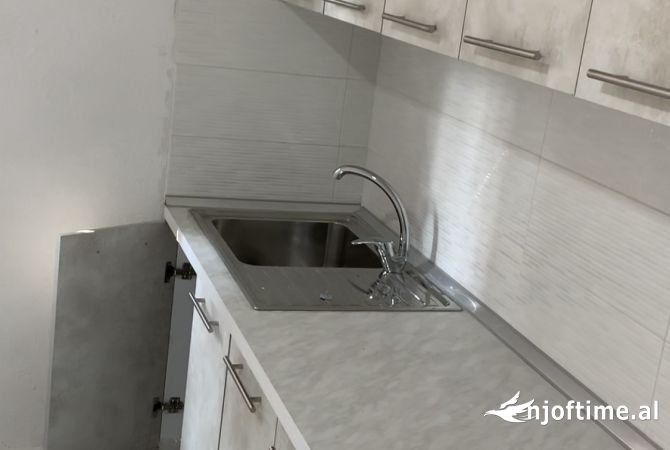 Shtepi me qera 1+1 ne Tirane - 25,000 Leke