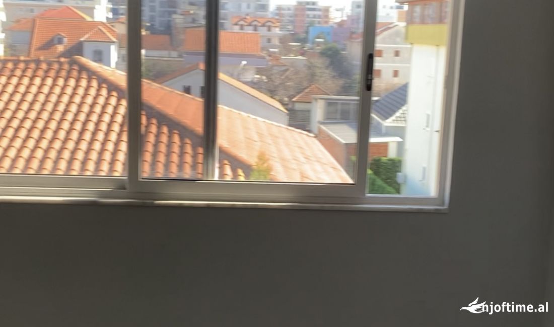 Shtepi me qera Apartament ne Tirane, 2+1, Mobilimi Pjeserisht e mobiluar, Pagesa 280  Euro.