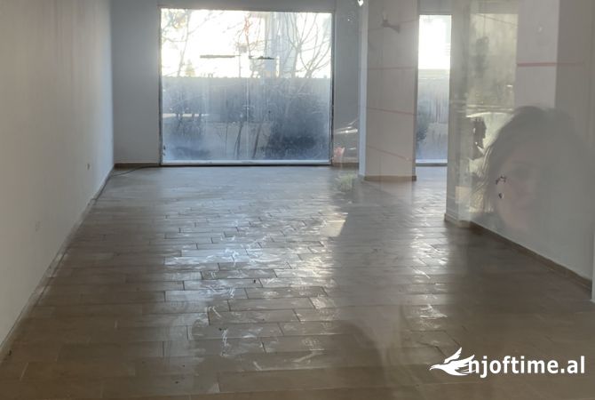 Business Property for Rent 1+1 in Tirana - 400 Euro