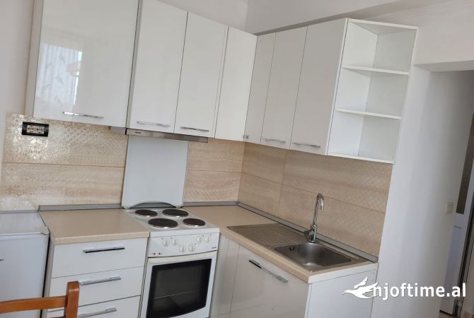 Shtepi me qera 1+1 ne Tirane - 30,000 Leke