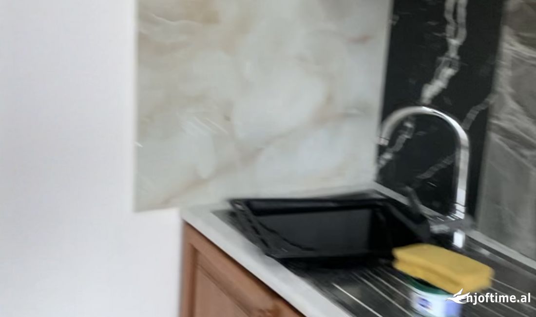 Shtepi me qera Shtepi Private ne Tirane, 1+1, Mobilimi E mobiluar, Pagesa 23,000  Leke.