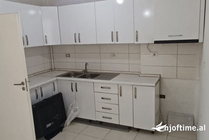 Shtepi me qera 3+1 ne Tirane - 35,000 Leke